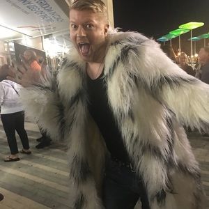 Meet your Posher, Dustin